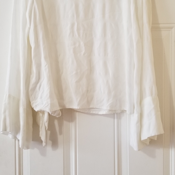 Free People V Neck Front Tie Bell Sleeve Cream Blouse Size Small - Picture 12 of 14